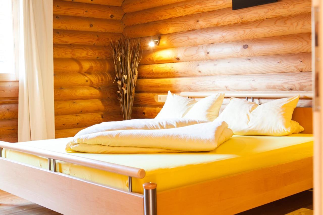 Camping Dreilaendereck Blockhuetten & Apartments Ried im Oberinntal Camera foto