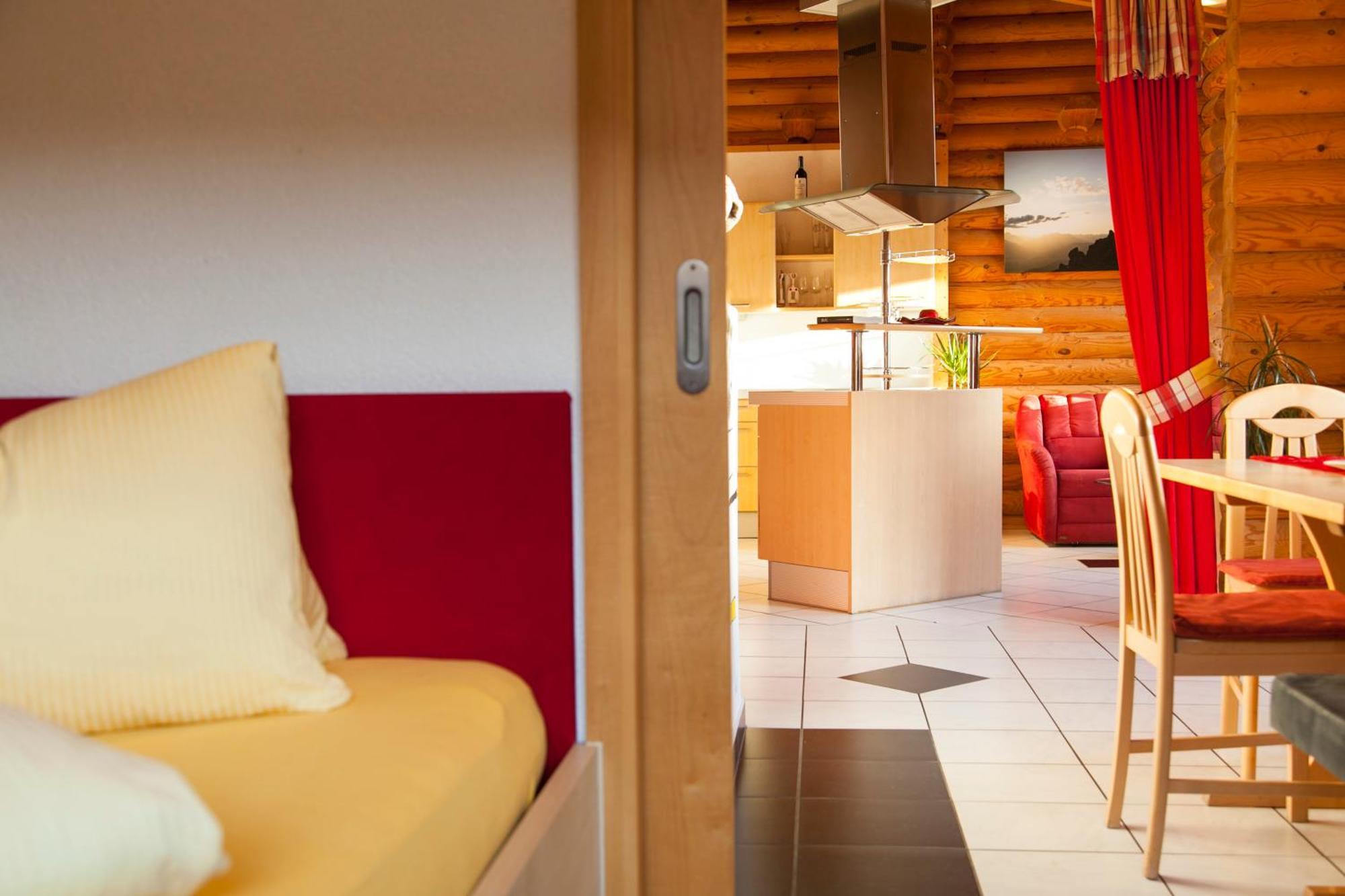 Camping Dreilaendereck Blockhuetten & Apartments Ried im Oberinntal Camera foto