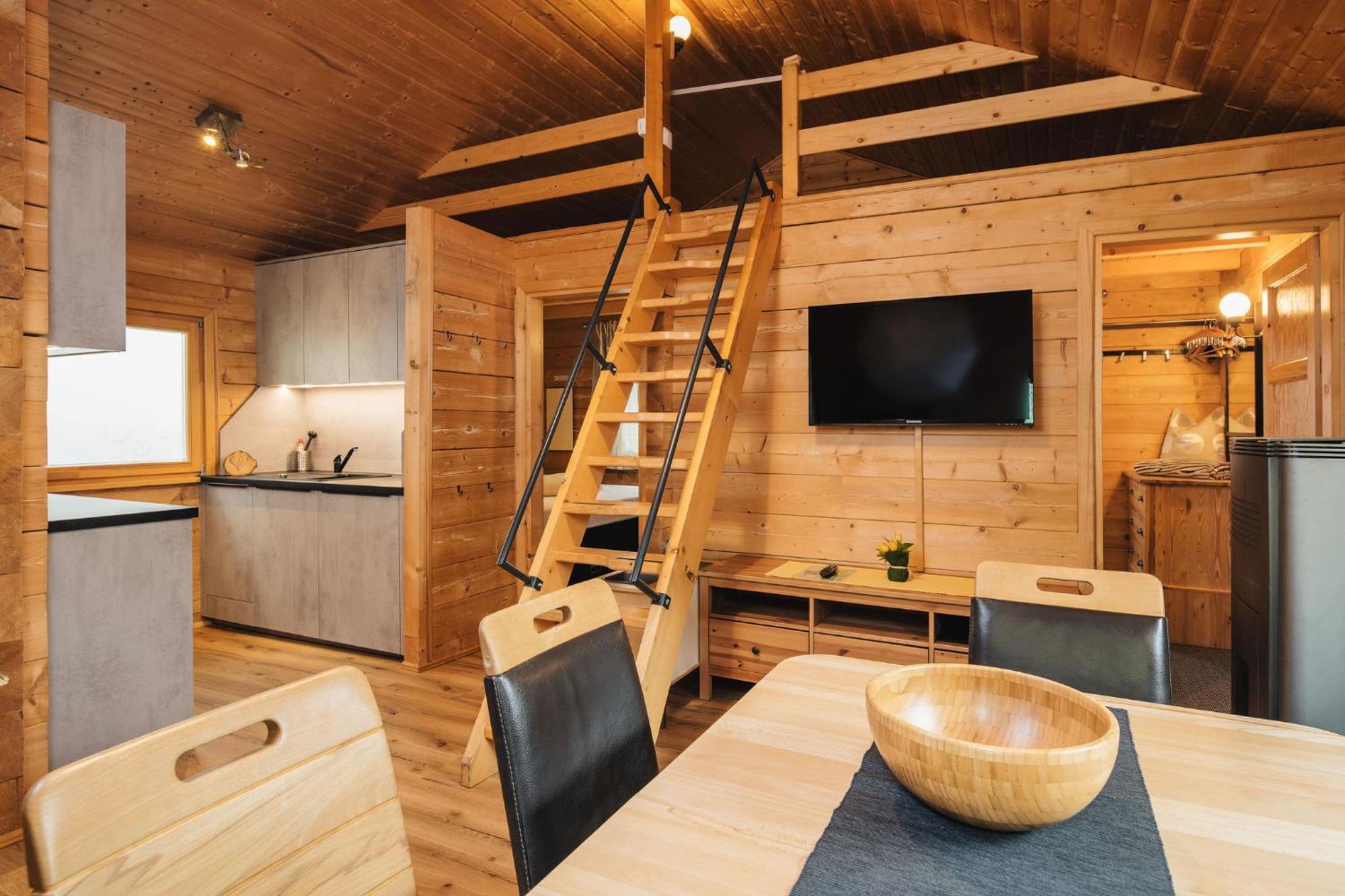 Camping Dreilaendereck Blockhuetten & Apartments Ried im Oberinntal Esterno foto