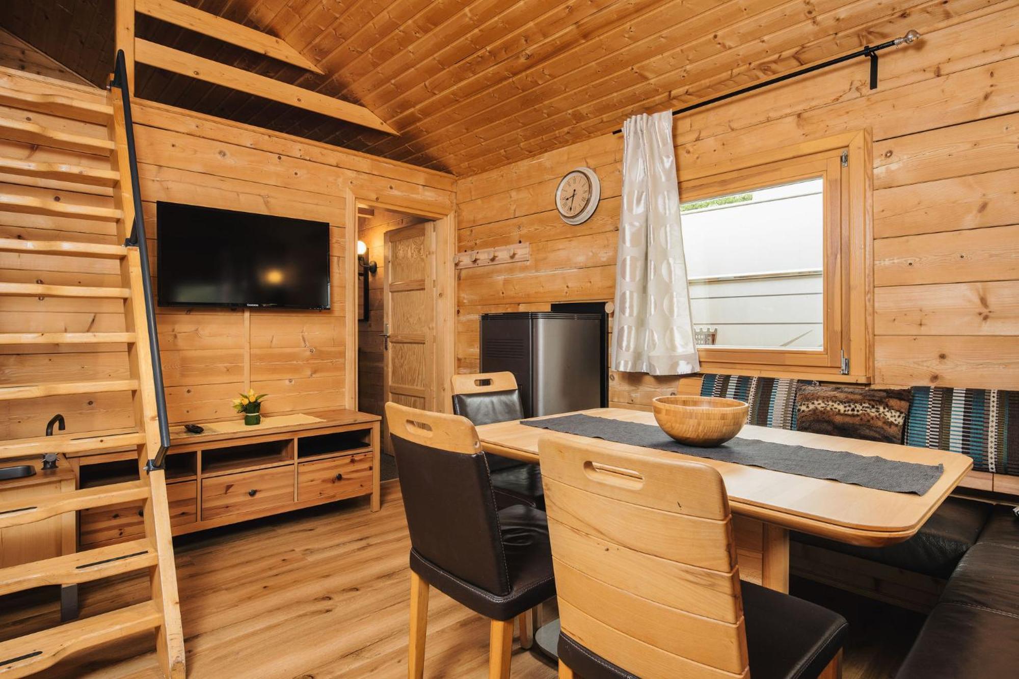 Camping Dreilaendereck Blockhuetten & Apartments Ried im Oberinntal Esterno foto