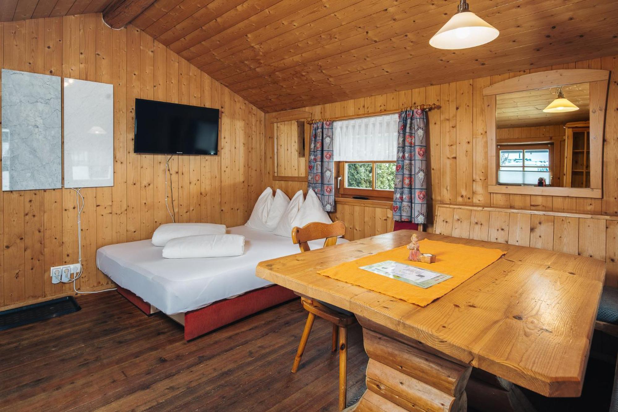 Camping Dreilaendereck Blockhuetten & Apartments Ried im Oberinntal Esterno foto