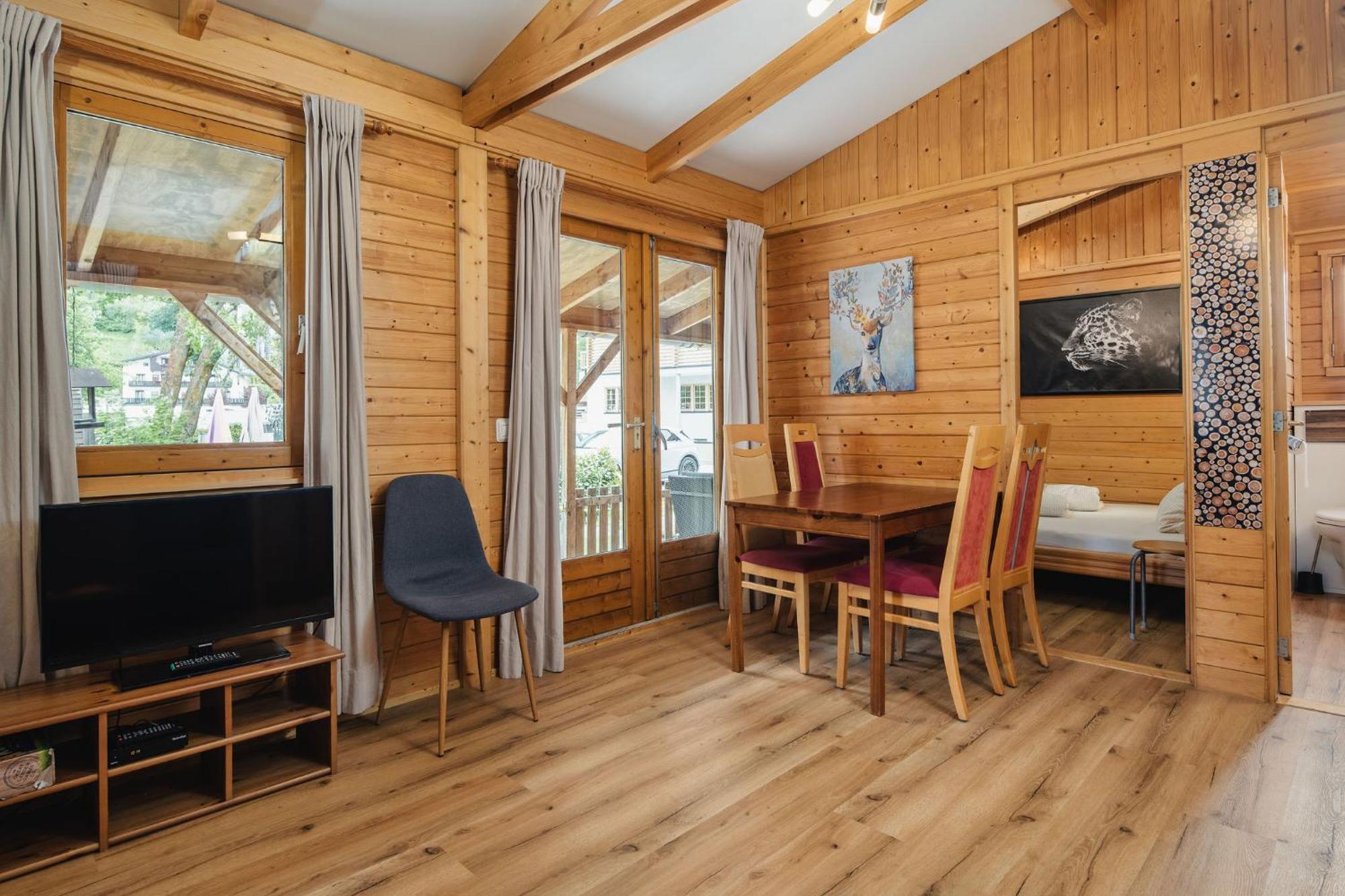 Camping Dreilaendereck Blockhuetten & Apartments Ried im Oberinntal Esterno foto