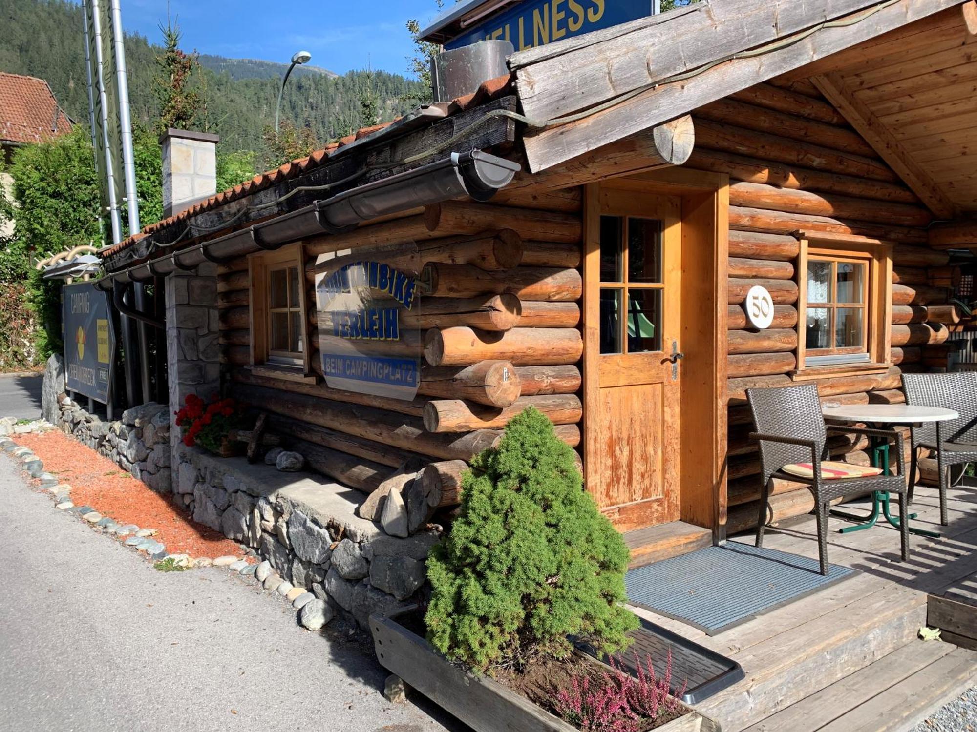 Camping Dreilaendereck Blockhuetten & Apartments Ried im Oberinntal Esterno foto