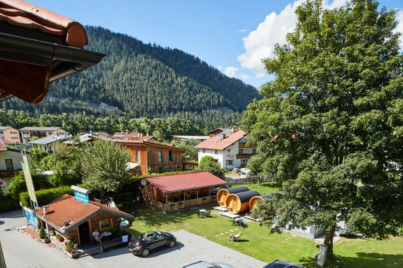 Camping Dreilaendereck Blockhuetten & Apartments Ried im Oberinntal Esterno foto